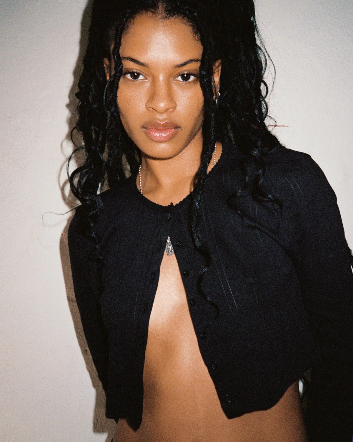 The Crop Cardi Black - Image 4
